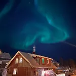 Half Of A Semi-detached House With 2 Bedrooms, 1100 M To Center! Tromsø