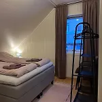 Half Of A Semi-detached House With 2 Bedrooms, 1100 M To Center! Tromsø