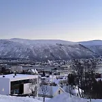 Half Of A Semi-detached House With 2 Bedrooms, 1100 M To Center! Apartmán *