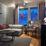 Half Of A Semi-detached House With 2 Bedrooms, 1100 M To Center! *