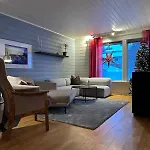 Apartmán Half Of A Semi-detached House With 2 Bedrooms, 1100 M To Center! Tromsø