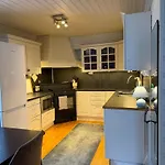 Half Of A Semi-detached House With 2 Bedrooms, 1100 M To Center! Apartmán