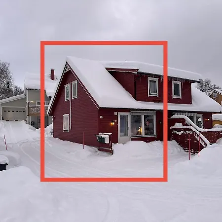 Half Of A Semi-detached House With 2 Bedrooms, 1100 M To Center! 公寓