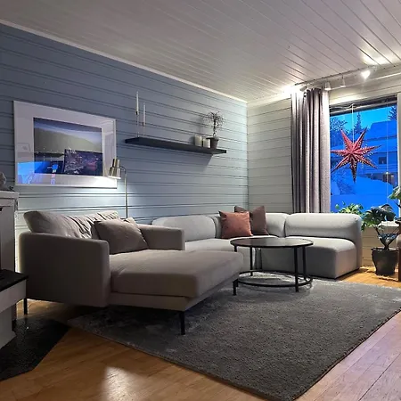 Half Of A Semi-detached House With 2 Bedrooms, 1100 M To Center! Apartamento