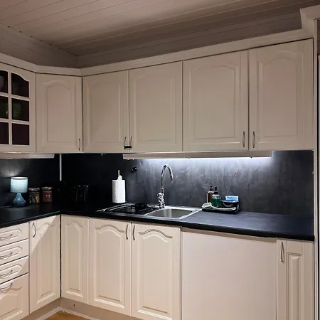 Apartamento Half Of A Semi-detached House With 2 Bedrooms, 1100 M To Center! Tromsø
