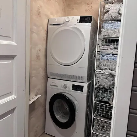 Half Of A Semi-detached House With 2 Bedrooms, 1100 M To Center! Apartamento