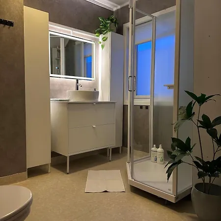 アパート Half Of A Semi-detached House With 2 Bedrooms, 1100 M To Center!