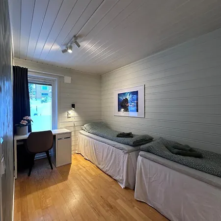 Half Of A Semi-detached House With 2 Bedrooms, 1100 M To Center!