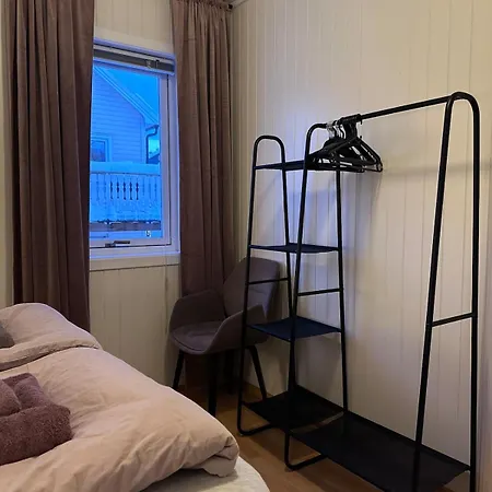 Half Of A Semi-detached House With 2 Bedrooms, 1100 M To Center! * トロムソ
