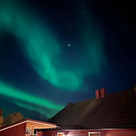 Half Of A Semi-detached House With 2 Bedrooms, 1100 M To Center! Tromsø