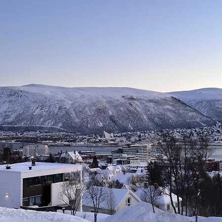 Half Of A Semi-detached House With 2 Bedrooms, 1100 M To Center! Apartamento *