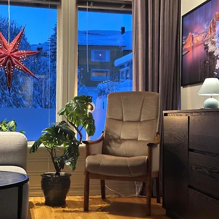 Half Of A Semi-detached House With 2 Bedrooms, 1100 M To Center! アパート *