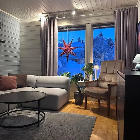 Half Of A Semi-detached House With 2 Bedrooms, 1100 M To Center! *