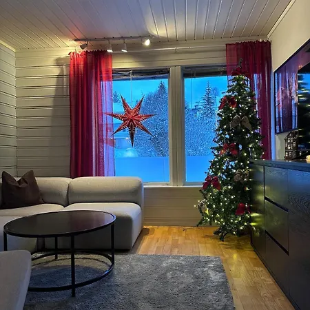 Half Of A Semi-detached House With 2 Bedrooms, 1100 M To Center! *
