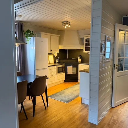 Half Of A Semi-detached House With 2 Bedrooms, 1100 M To Center! Apartmán