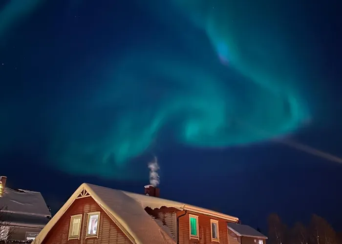 Half Of A Semi-detached House With 2 Bedrooms, 1100 M To Center! Tromsø