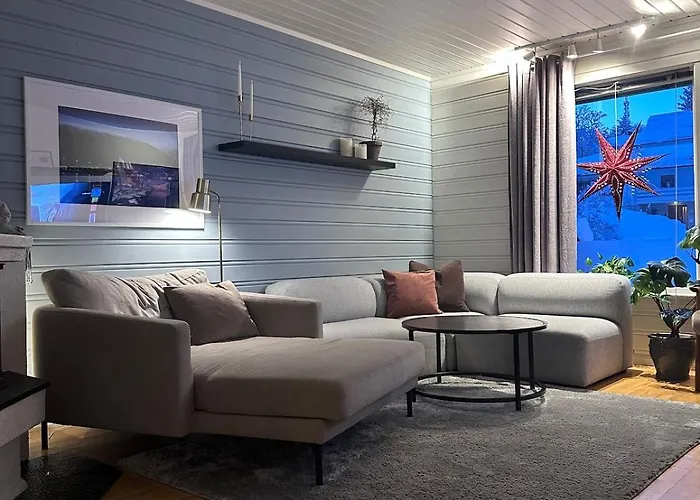Half Of A Semi-detached House With 2 Bedrooms, 1100 M To Center! 公寓
