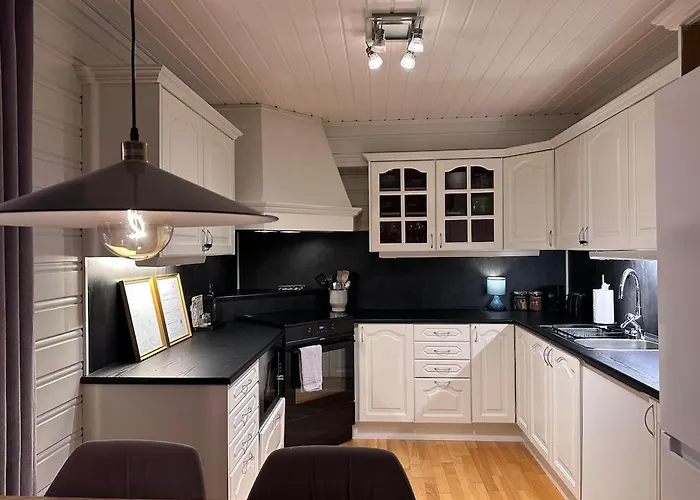 Half Of A Semi-detached House With 2 Bedrooms, 1100 M To Center! 公寓 特罗姆瑟