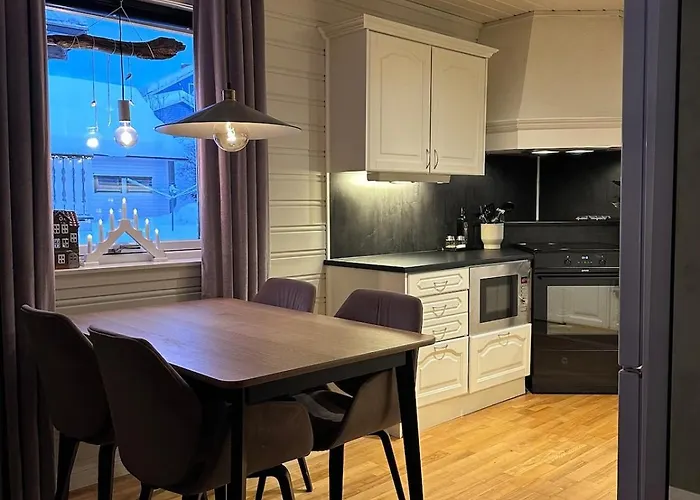 Half Of A Semi-detached House With 2 Bedrooms, 1100 M To Center! 公寓