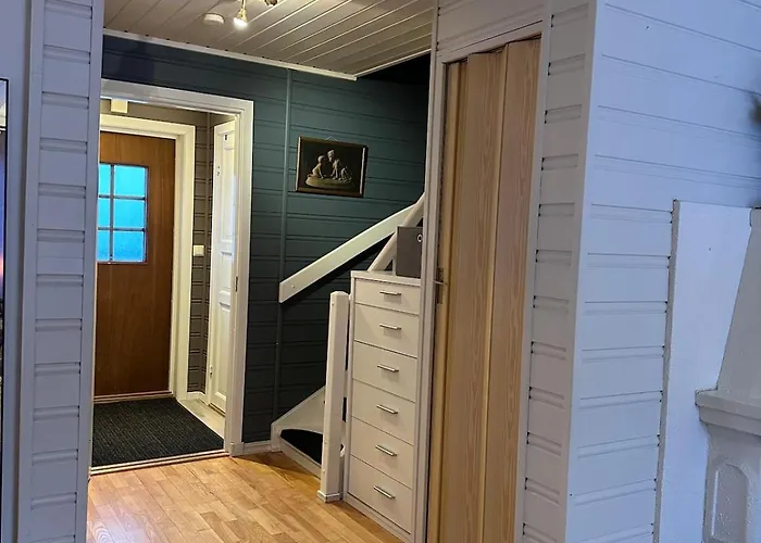 Half Of A Semi-detached House With 2 Bedrooms, 1100 M To Center! 公寓 *