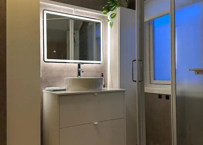 Half Of A Semi-detached House With 2 Bedrooms, 1100 M To Center! *