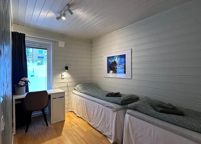 Half Of A Semi-detached House With 2 Bedrooms, 1100 M To Center!