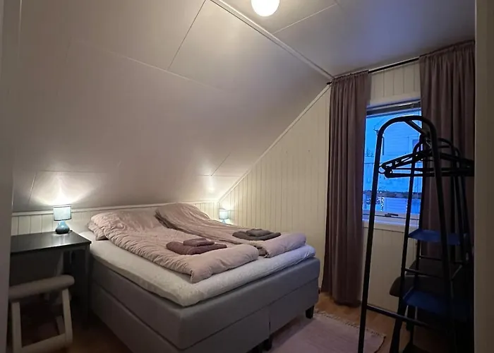 Half Of A Semi-detached House With 2 Bedrooms, 1100 M To Center! 公寓 特罗姆瑟
