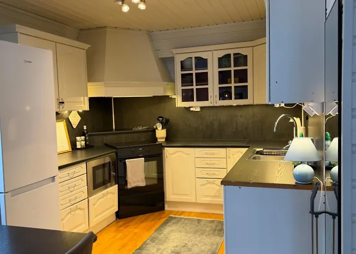 Half Of A Semi-detached House With 2 Bedrooms, 1100 M To Center! アパート